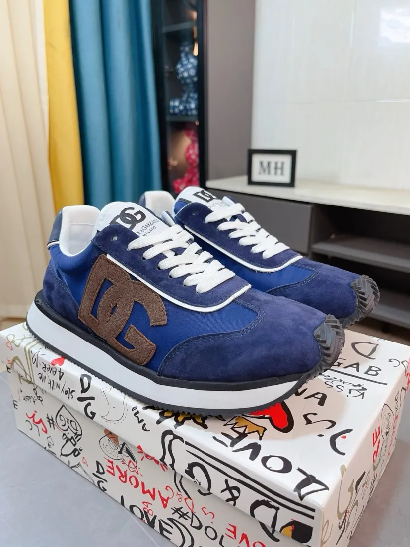 Men's shoes 💰458🌹🌹"Dolce & Gabbana DG" original imported first-layer cowhide ➕ sheepskin lining, light on the foot, comfortable, versatile, original special outsole 🔥favored by trendy men, welcome to compare quality 🔥exquisite luxury, super A level! Compared with the genuine product at the counter, the version is no worse at all! Code number 38-46